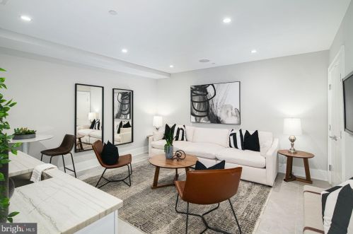 722 Broad St, Philadelphia PA 19146-3119 exterior