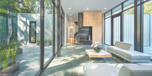 8725 Brk Rd, Mc Lean VA 22102-1507 exterior