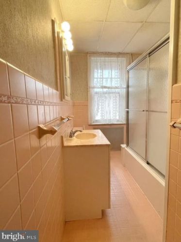 2506 18 St, Philadelphia PA 19132-3812 exterior