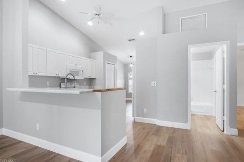 5454 Whitten Dr, Naples FL 34104-5302 exterior