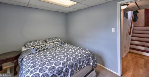 1 Hamilton Lk Dr, Trenton NJ 08619-3437 exterior