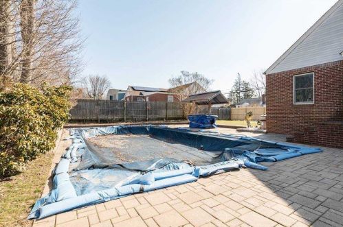 31 Leyden St, Huntington Station NY 11746-1825 exterior