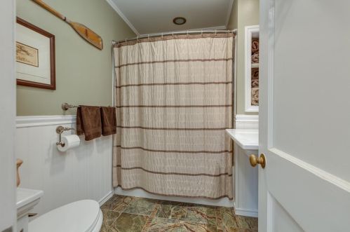 212 Hopkinton Rd, Concord NH 03301-7911 exterior