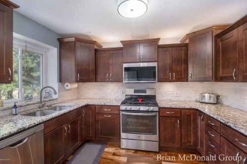 5496 Antiqua Cir, Kalamazoo, MI 49009-9599