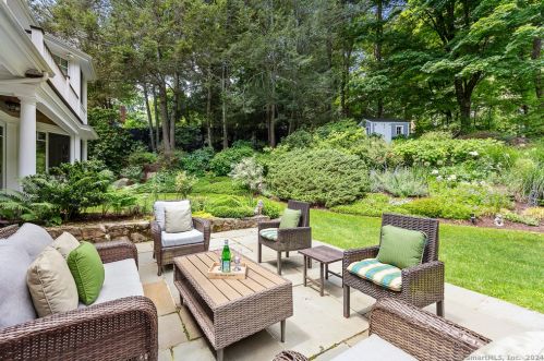 38 Pequot Trl, Westport CT 06880-2930 exterior