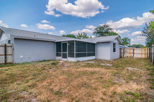 10112 Enchanted Oaks Ct, Tampa FL  33615-1616 exterior