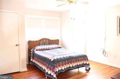 727 Chestnut St, Limerick PA 19468-2117 exterior