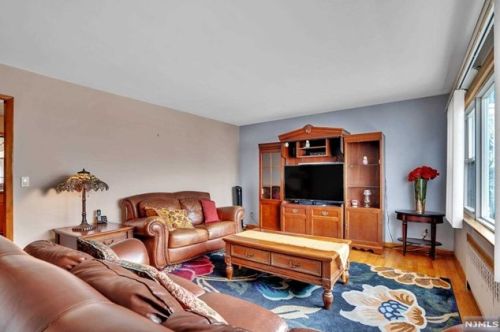 190 Maple St, Fairview NJ 07022-1512 exterior