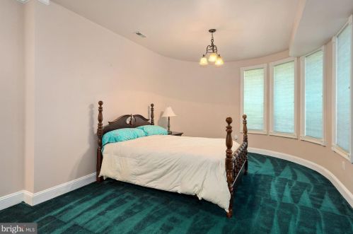 12705 Greenbriar Rd, Rockville MD 20854-6324 exterior