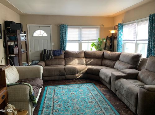 2335 Macarthur Rd, Meskegon, MI 49442-1426