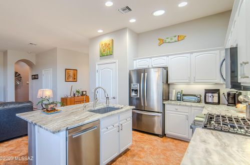 2432 Bassett Peak Dr, Green Valley AZ 85622-8116 exterior