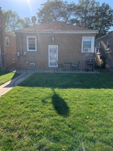 9123 Emerald Ave, Chicago, IL 60620-2740