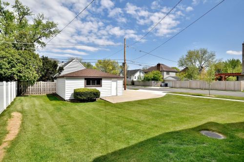 615 Saylor Ave, Elmhurst IL 60126-4305 exterior