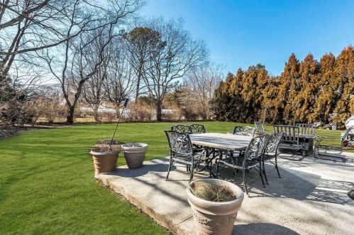 1524 Louis Kossuth Ave, Bohemia NY 11716-1510 exterior