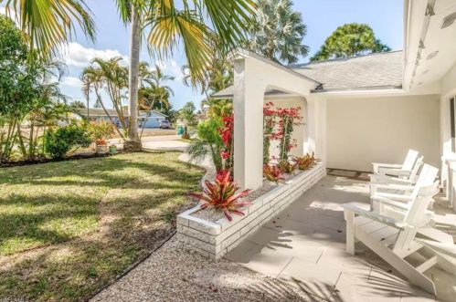 1271 Alhambra Cir, Naples FL 34103-3290 exterior