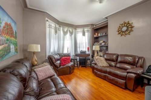 27 St, Union City NJ 07086-7203 exterior