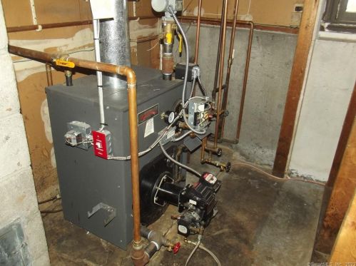 42 Mathewson Ave, Enfield CT 06082-4353 exterior