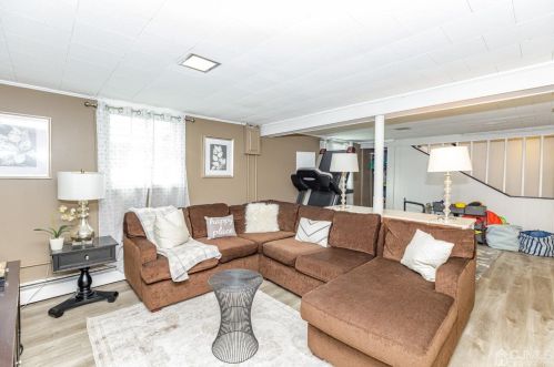 142 Bedford Ave, Iselin NJ 08830-2455 exterior