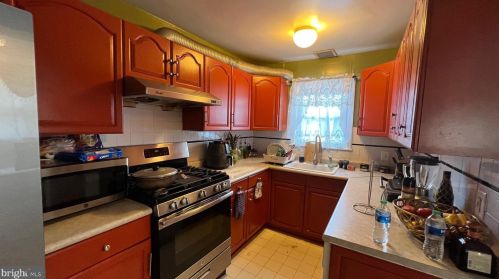 823 Longshore Ave, Philadelphia PA  19111-4422 exterior