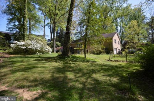 7616 Burford Dr, Mc Lean VA  22102-2134 exterior