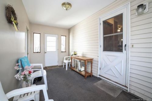 7 Curtis Ct, North Haven CT 06473-3921 exterior