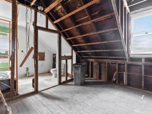 213 Pavilion Ave, Providence RI 02905-1621 exterior