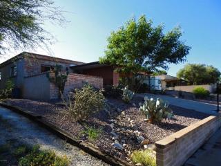 2009 Calle Armenta, Tucson AZ  85745-2132 exterior