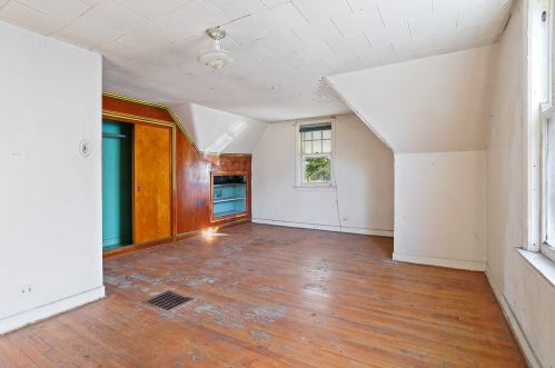 10100 Bensley Ave, Chicago IL 60617-6129 exterior