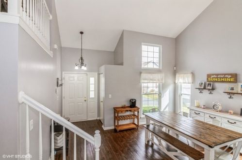 2290 Applewood Ln, Bull Valley, IL 60098-7485