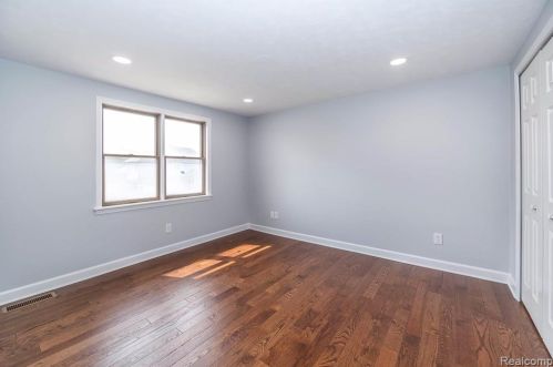 425 Rosemary St, Dearborn Heights MI  48127-3681 exterior