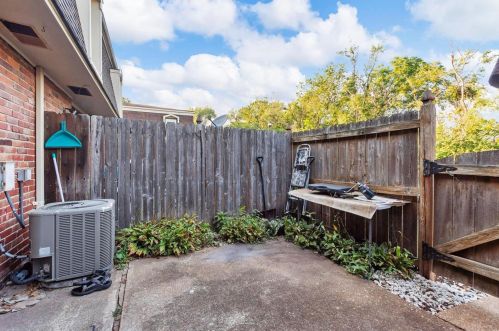 1841 Mansard Dr, Saint Louis MO 63125-2336 exterior