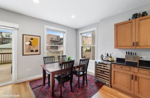 4425 Damen Ave, Chicago IL 60625-1701 exterior