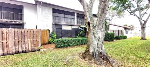 2040 Colonial Rd, Fort Pierce FL  34950-5360 exterior