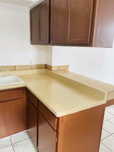 323 Alturas St, Tucson AZ  85705-4404 exterior