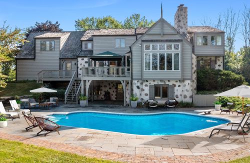 9555 Range Line Rd, Milwaukee WI 53209-2619 exterior