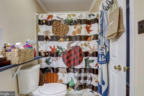 521 Riv Dr, Camden NJ 08110-2917 exterior