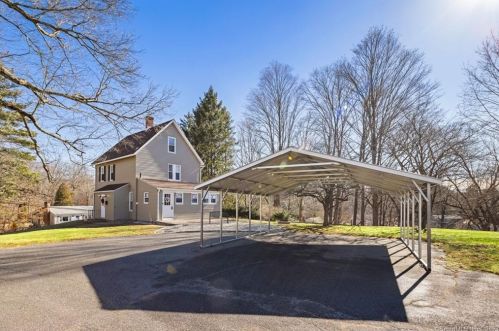 304 Autumn St, Manchester CT  06040-5556 exterior