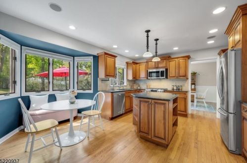 11 Deborah Dr, Morristown NJ 07960-3640 exterior