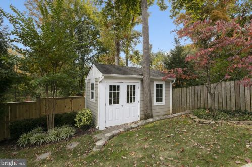 3877 30 St, Arlington VA 22207-5303 exterior