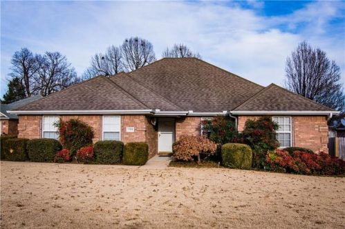 1584 Coventry Cv, Springdale, AR 72764-7986