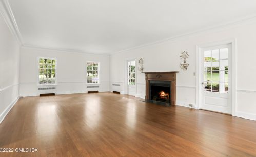 530 Round Hl Rd, Greenwich CT 06831-2653 exterior