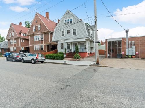 511 Angell St, Providence, RI 02906-4416