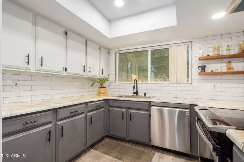 8022 32nd Ave, Phoenix AZ  85051-6214 exterior