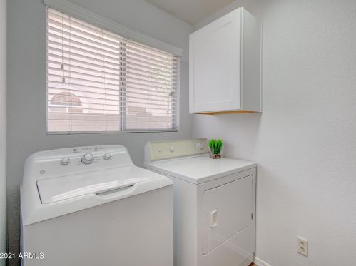 2124 Cathedral Rock Dr, Phoenix AZ 85045-1821 exterior