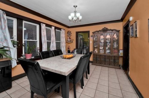 6030 California, Chicago IL 60659-3915 exterior