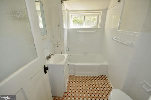 60 Main St, Roebling NJ 08554-1220 exterior