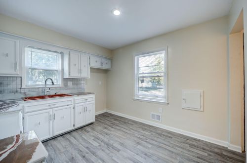 7800 Palmetto Ave, Milwaukee WI  53218-3750 exterior