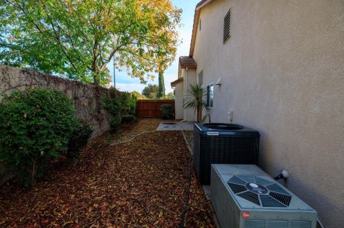 3987 Sterling Oaks Dr, Turlock CA 95382-8802 exterior