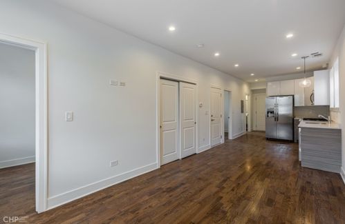 2347 Taylor St, Chicago, IL 60612-4244