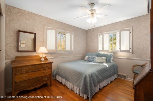 1889 Linden St, East Lansing MI 48823-4313 exterior